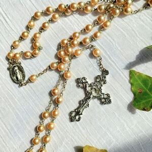 ♟️ GOTHIC CURIO ♟️ Vtg/Antq classic faux pearl Malco Rosary, Momento Mori